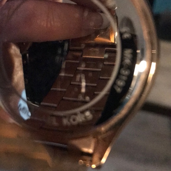 Authentic Michael Kors Rose Gold Ladies Watch - Picture 3 of 6